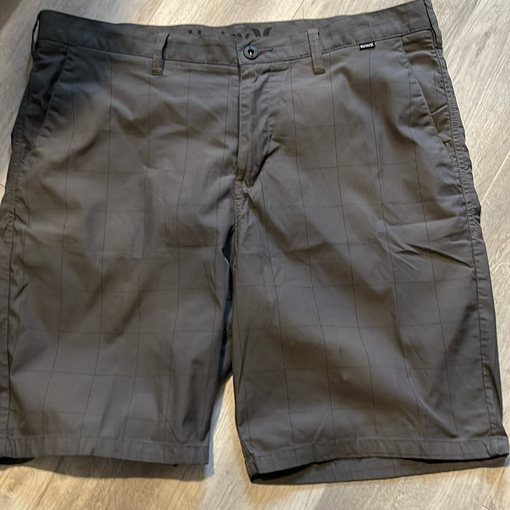 Hurley with Nike drifit size 38 hybrid shorts